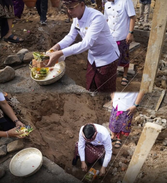 Bupati Klungkung I Made Satria resmi memimpin peletakan batu pertama pembangunan Gedung Gizi dan Power House di RSUD Klungkung