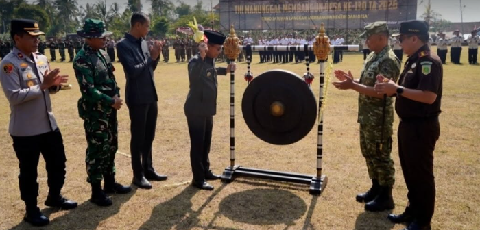 Bupati Klungkung, I Made Satria, secara resmi membuka kegiatan Tentara Manunggal Membangun Desa (TMMD) ke-130 Tahun Anggaran 2026 di Lapangan Umum Pau, Desa Tihingan, Kecamatan Banjarangkan.