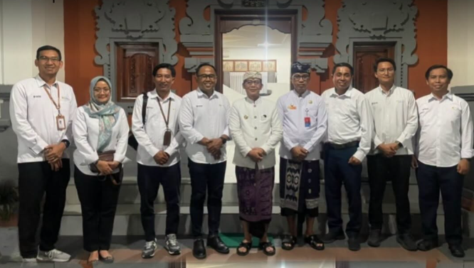 Pemkab Klungkung bergerak cepat mengatasi pemadaman listrik bergilir di Kecamatan Nusa Penida. Bupati Klungkung I Made Satria berkoordinasi langsung dengan Manajer PLN UP3 Bali Timur I Made Arya di Rumah Jabatan Bupati.