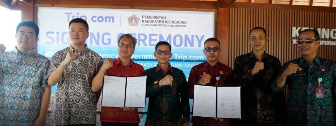 Bupati Klungkung, I Made Satria, meresmikan Pos Pelayanan Retribusi di Daya Tarik Wisata (DTW) Pantai Kelingking sekaligus menandatangani Nota Kesepahaman (MoU) dengan PT Ctrip International Indonesia terkait penataan dan pembangunan infrastruktur pariwisata di Kecamatan Nusa Penida.