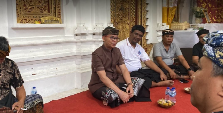 Bupati Klungkung, I Made Satria Melayat ke rumah duka Alm. Wayan Dhana di Dusun Kelod, Desa Nyanglan, Kecamatan Banjarangkan dan Melayat ke rumah duka Alm. Mangku Nyoman Runa di Desa Pesinggahan, Kecamatan Dawan.