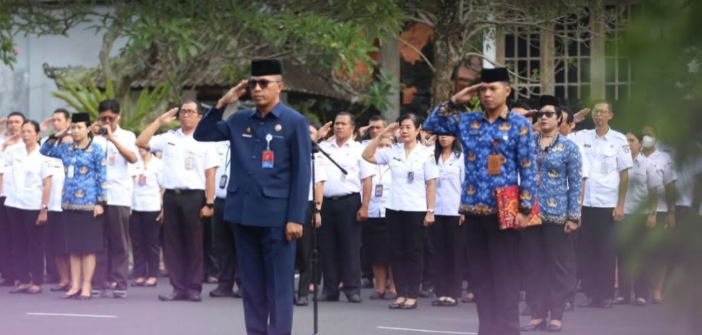 Pemerintah Kabupaten Klungkung menggelar upacara Peringatan Hari Sumpah Pemuda ke-98 di Halaman Kantor Bupati Klungkung.