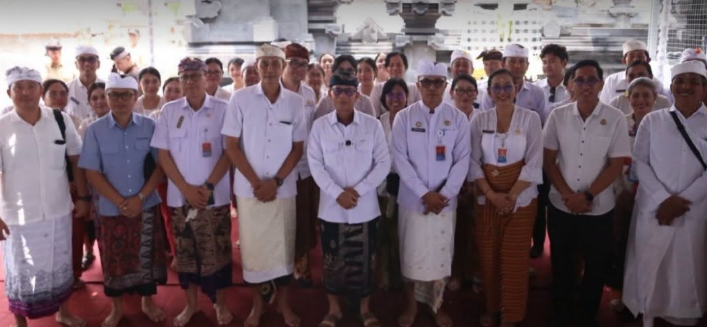 Bupati Klungkung I Made Satria bersama Wakil Bupati Tjokorda Gde Surya Putra meresmikan Gedung Laboratorium Kesehatan Masyarakat (Labkesmas) Mahottama di Desa Takmung, yang diawali dengan upacara Melaspas dan Rsi Gana.